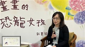 綺綺媽談繪本傳愛時，忍不住有些哽咽、頻頻低頭。（圖／記者簡浩正攝影）