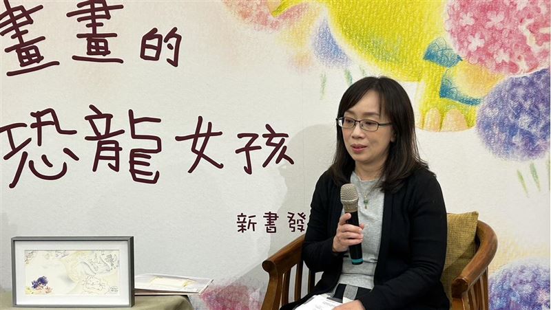 仁醫加持貼圖賣破千萬!綺綺媽談繪本哽咽