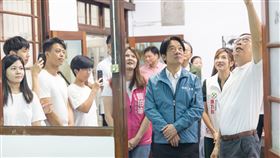 賴清德副總統在八月底時，曾經到訪新店光明街的陳外科