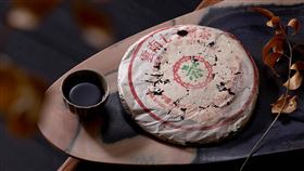 ▲寶元紀珍稀藏茶8582厚紙生普洱（圖／十分好公關提供）