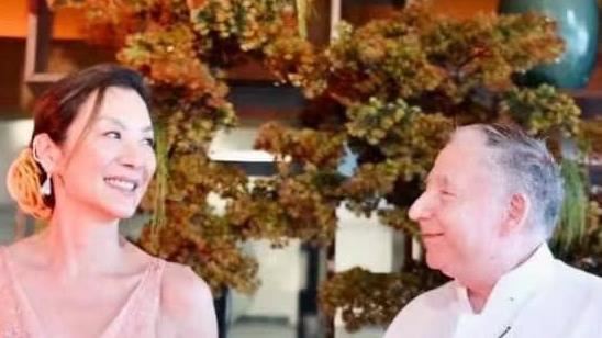 楊紫瓊情牽77歲千億尪　深V禮服激露長腿