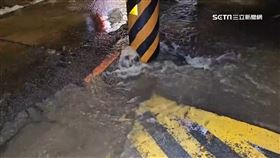 天冷爆管！板橋湳雅夜市前「馬路淹水」還在流
