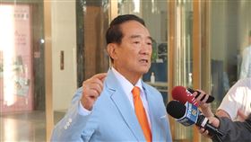 宋楚瑜接受專訪。（圖／親民黨提供）