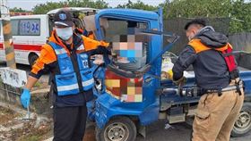 車禍,麻豆區,台南市,對撞,小貨車