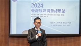 中研院經濟研究所代理所長許育進致辭。（圖／中研院）