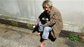 基隆市一名獨居的張姓男子（85歲）上月住處發生火災損毀無法居住，里長連繫議員許睿慈向市府反映，社會局因此介入協助處理，張男13日因病住院，20日出院後卻無處可去，21日張男被發現凍死一處菜園中