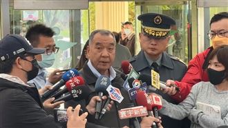 探視住院潛艦官兵　邱國正說話了