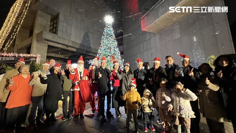 東海大學下雪！7公尺聖誕樹點燈迎耶誕