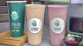 頃刻間，紅豆沙牛奶和招牌綠豆沙牛奶，頃刻間提供