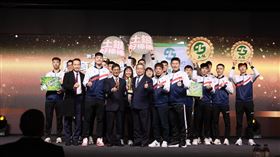 奧運金牌羽球男雙好手王齊麟出席體育推手頒獎儀式替土銀站台。（圖／體育署提供）