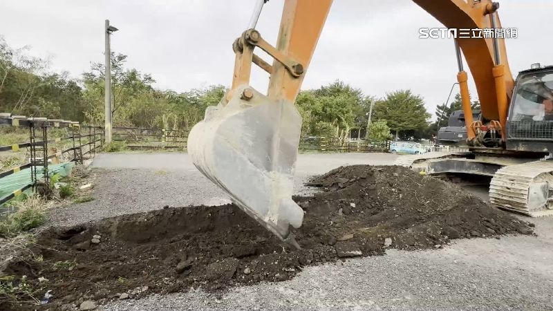 柯文哲新竹農地正在進行為期5天表面瀝青刨除作業