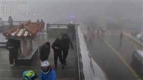合歡山下雪（圖／翻攝自台灣即時影像監視器）