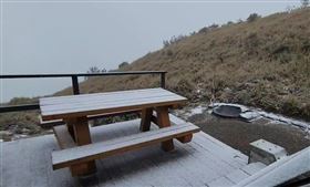 寒流發威　雪山國家公園志佳陽山今晨降雪（圖／志工李振偉提供）