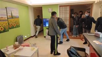 又見雜交趴！4女戰7男…平均年齡44歲