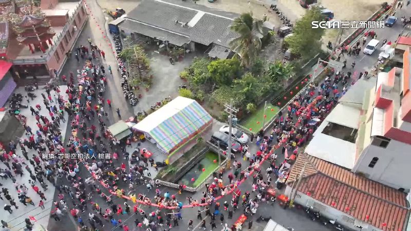 學甲「蜈蚣陣」遶境遇寒流　小神童包緊緊
