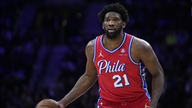 ▲恩比德（Joel Embiid）連13場至少30分10籃板。（圖／美聯社／達志影像）