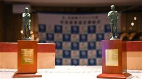 玉名市為日本馬拉松之父金栗四三的故鄉，因此為紀念金栗四三，將提供本次賽事男女子組第43名的選手各一座紀念獎盃。（圖／市府提供）