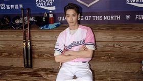 ▲平鎮首屆OB賽，曹佑寧在外野秀美技。（資料圖／翻攝自曹佑寧臉書）