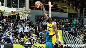 ▲新北國王迎戰富邦勇士，洋將曼尼高爆扣。（圖／記者劉彥池攝影）