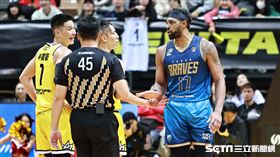 ▲新北國王迎戰富邦勇士，辛特力和林書豪發生衝突，林書緯和他發生口角。（圖／記者劉彥池攝影）