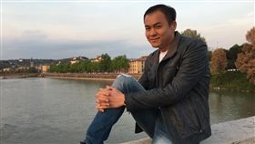 聽障作家陳昆聯。圖/聽障演說家 hearing impaired speaker～chenkunlien

https://www.facebook.com/chenkunlien/photos/pb.100063534865716.-2207520000/2836240276695424/?type=3