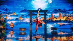 法國達人秀半決賽  蔡宏毅劍舞演出蔡宏毅日前在法國達人秀半決賽中展現東方意象，僅單以一把劍的劍舞讓評審落淚，大獲好評。（蔡宏毅提供）中央社記者曾婷瑄巴黎傳真  112年12月23日