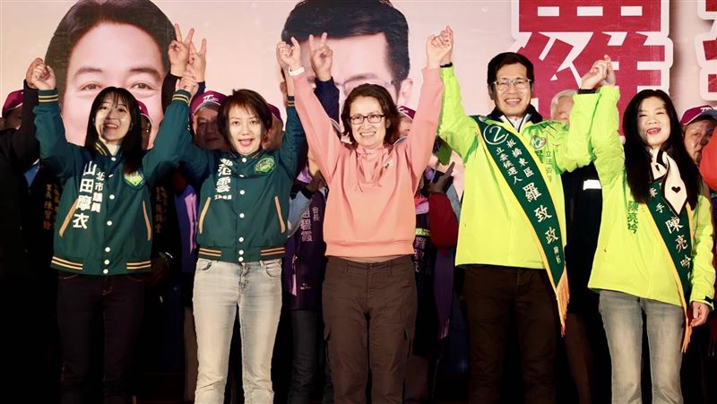力挺李坤城、羅致政　蕭美琴盼立院拚過半