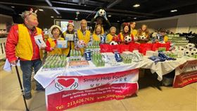 幫幫忙基金會在美國洛杉磯舉辦送愛心物資活動，幫助低收入家庭。（圖／翻攝自幫幫忙基金會官網）