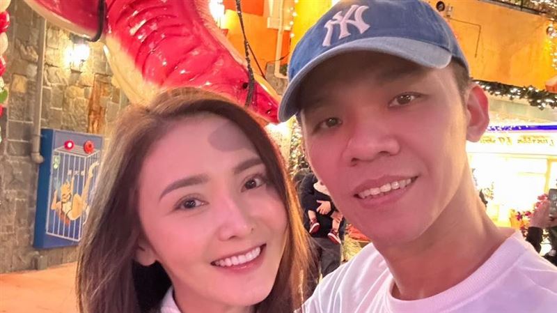 陳子玄聖誕辣穿馬甲　網看傻：老公可以？