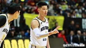 ▲新北國王迎戰寶島夢想家，林書豪第一節暫停後換回PLG球衣。（圖／記者劉彥池攝影）