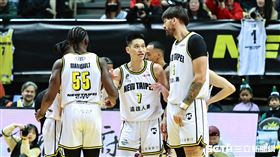 ▲新北國王迎戰寶島夢想家，林書豪在場上和隊友溝通。（圖／記者劉彥池攝影）