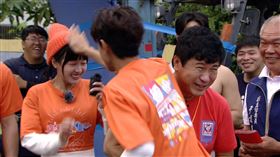 籃籃（左）遭阿翔打到（圖／民視提供）