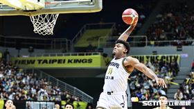 ▲新北國王迎戰寶島夢想家，洋將米歇爾上半場結束前單手爆扣。（圖／記者劉彥池攝影）