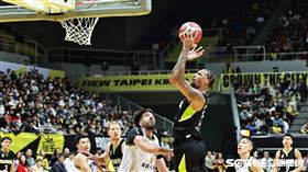 ▲新北國王迎戰寶島夢想家，洋將麥卡洛籃下拋投得分。（圖／記者劉彥池攝影）