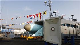 伊朗國家電視台指出，伊朗海軍24日在軍火庫中增加了先進的巡弋飛彈。（圖／美聯社／達志影像）