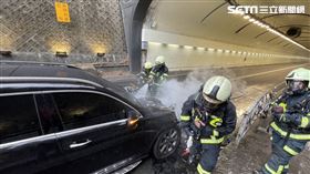 自強隧道士林往內湖方向隧道口火燒車。（圖/翻攝畫面)
