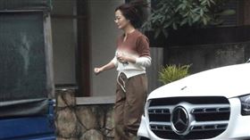 日前一身居家打扮的趙小僑現身台北市天母一帶。（圖／本刊攝影組）