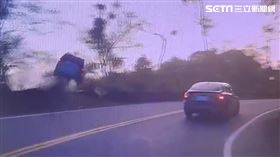 南投台14甲線合歡山路段，廂型車墜谷釀8傷，菲律賓，行車紀錄器。（圖／民眾提供）