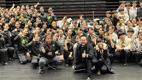 李厚慶探班翡翠騎士深化台日交流。(文總提供)