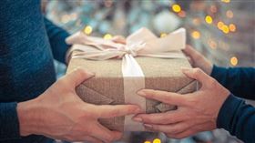 ▲女網友不滿聖誕節沒有收到男友送的禮物。（示意圖／Pixabay）