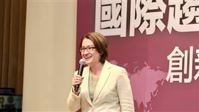 民進黨副總統候選人蕭美琴今（25）日下午赴桃園出席「國際趨勢中的台灣契機—創新經濟‧智慧國家」演講。（圖／賴清德競總提供)