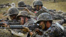 仿真實戰爭引爆炸藥　新兵震撼教育畫面曝（圖／翻攝自軍聞社）