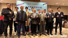 奧會主席林鴻道揪團其企業界友人，共同贊助菁英選手周天成等六人，期許他們在備戰2024巴黎奧運的路上，能夠專心一致，無後顧之憂的征戰。（圖／記者蔡厚瑄攝影）