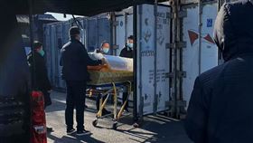 中國又傳火葬場24小時燒不停，疑JN.1病毒肆虐難抵抗。（圖／鏡週刊）