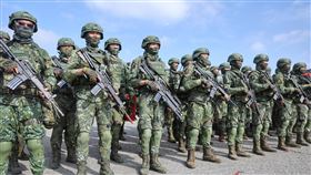 陸軍機步234旅戰備部隊（2）陸軍機步234旅聯兵一營6日在嘉義中庄營區進行戰備部隊機步排應援作戰實兵演練。圖為官兵列隊整齊，準備展開演練。中央社記者王飛華攝  112年1月6日