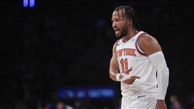 ▲布朗森（Jalen Brunson）攻下38分，尼克耶誕大戰中斷公鹿7連勝。（圖／美聯社／達志影像）