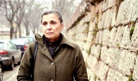 艾莉史科切娃在《我不是教你詐》飾演被騙女教師。（圖／海鵬影業提供）