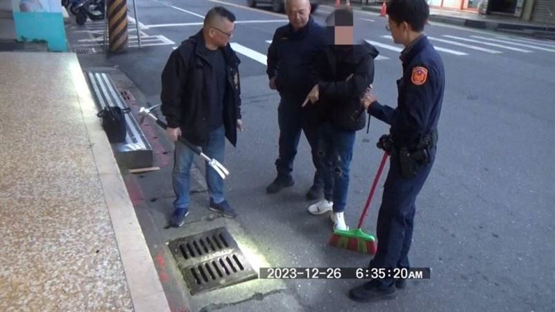 北市男KTV前被劃傷肚皮！警3分鐘逮人