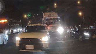 國1連環車禍　貨櫃車連撞8車驚險畫面曝光