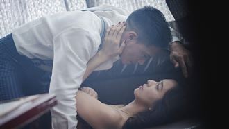 周曉涵從影最大尺度　滾床日籍男星畫面曝